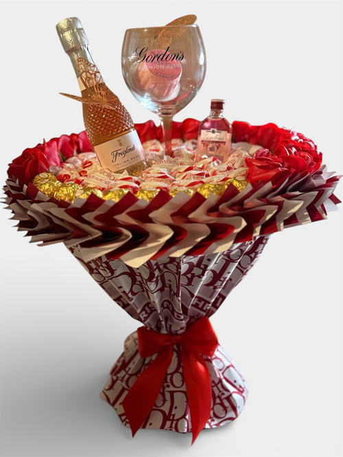 Bukiet prezentowy ze słodyczami, różami mydlanymi i kielichem (alkohol dostarcza klient)