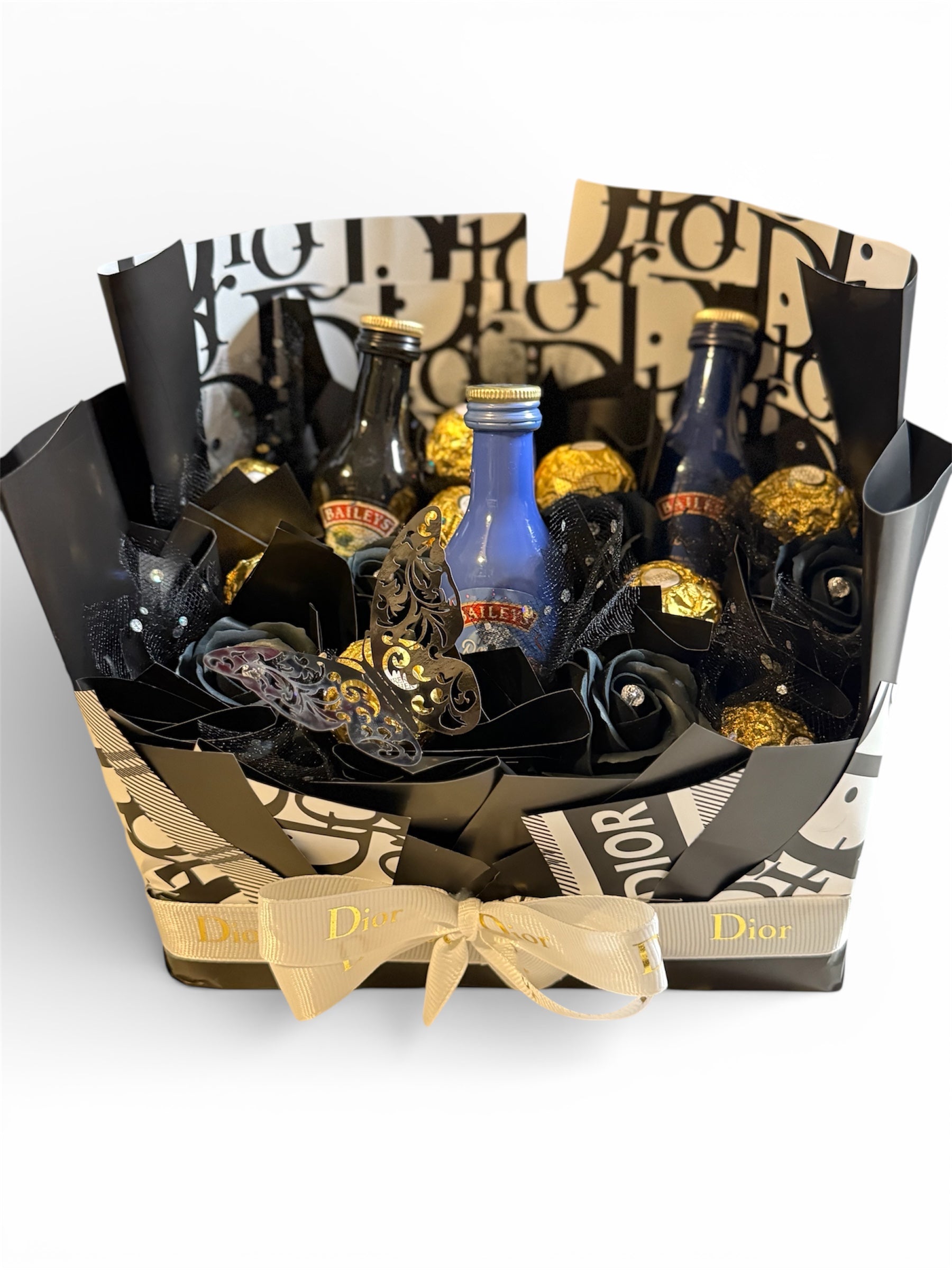 Luksusowy box prezentowy Dior style z Ferrero, Merci i kwiatami mydlanymi (alkohol dostarcza klient)