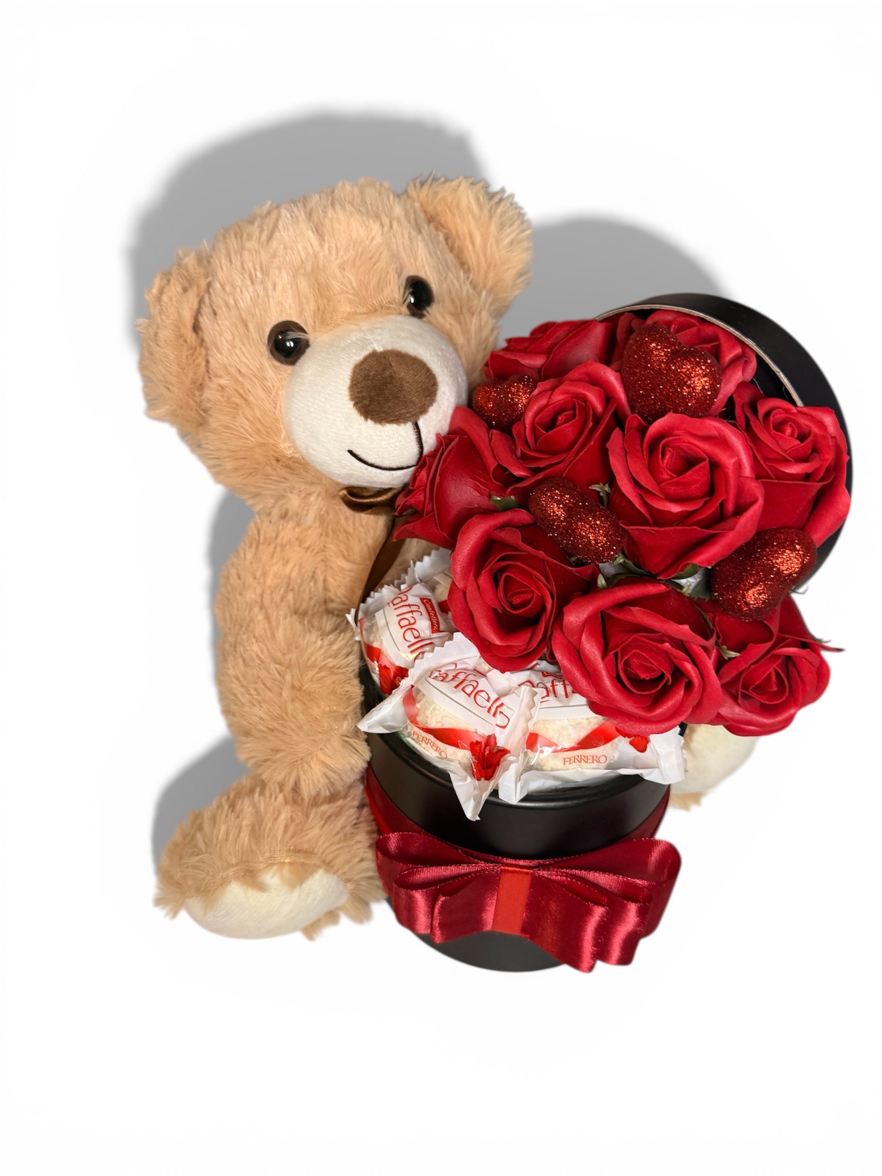 Box prezentowy z misiem, różami mydlanymi i Raffaello